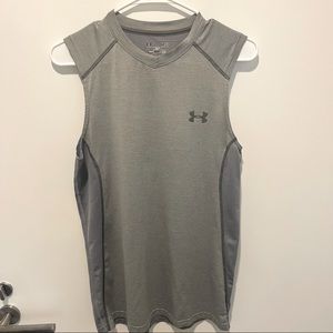 Small Under Armour cutoff, hardly worn
